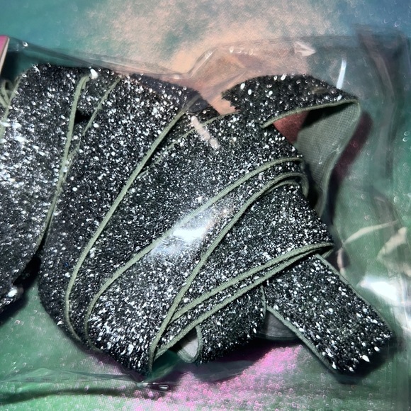 NWT Silver Shimmering Leg Wraps - Picture 8 of 8